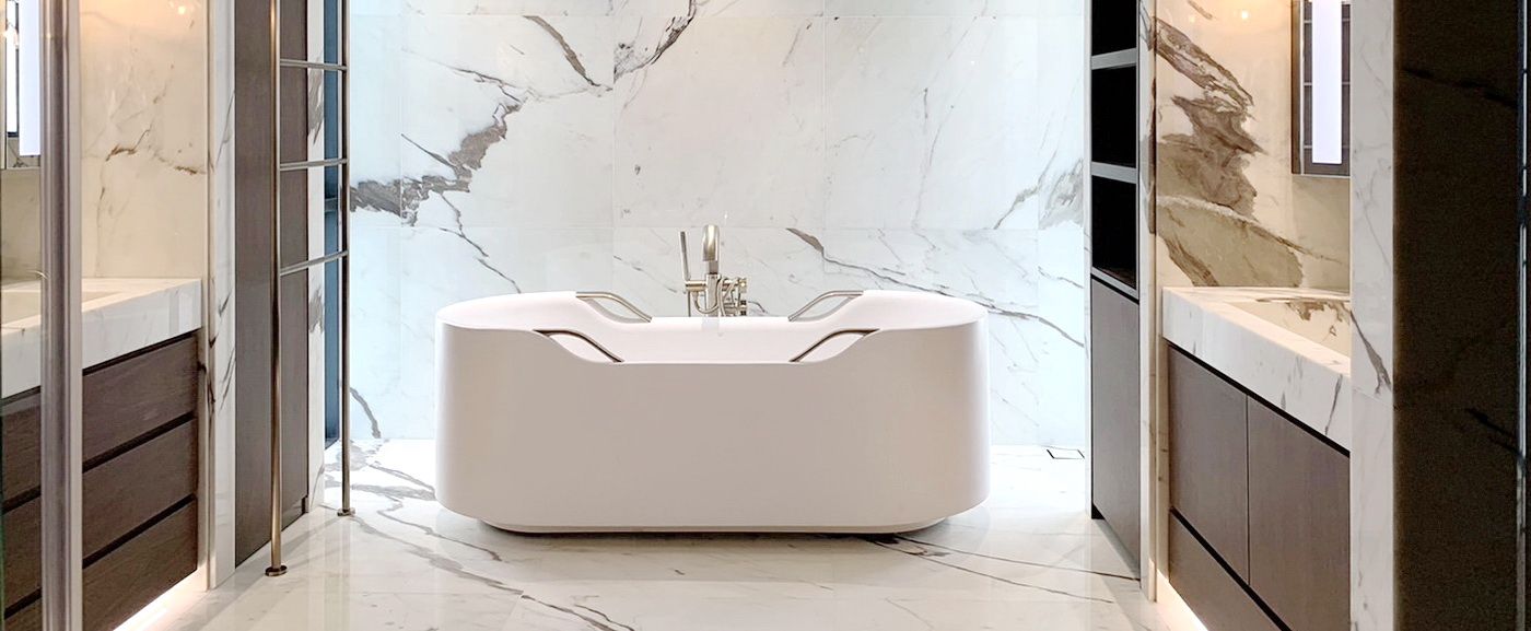 Rama 9 Master bathroom bath-tub