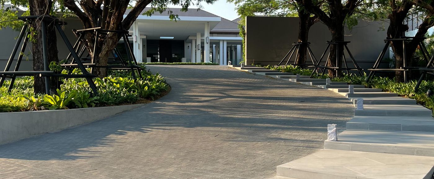 Residence Charoenkrung driveway