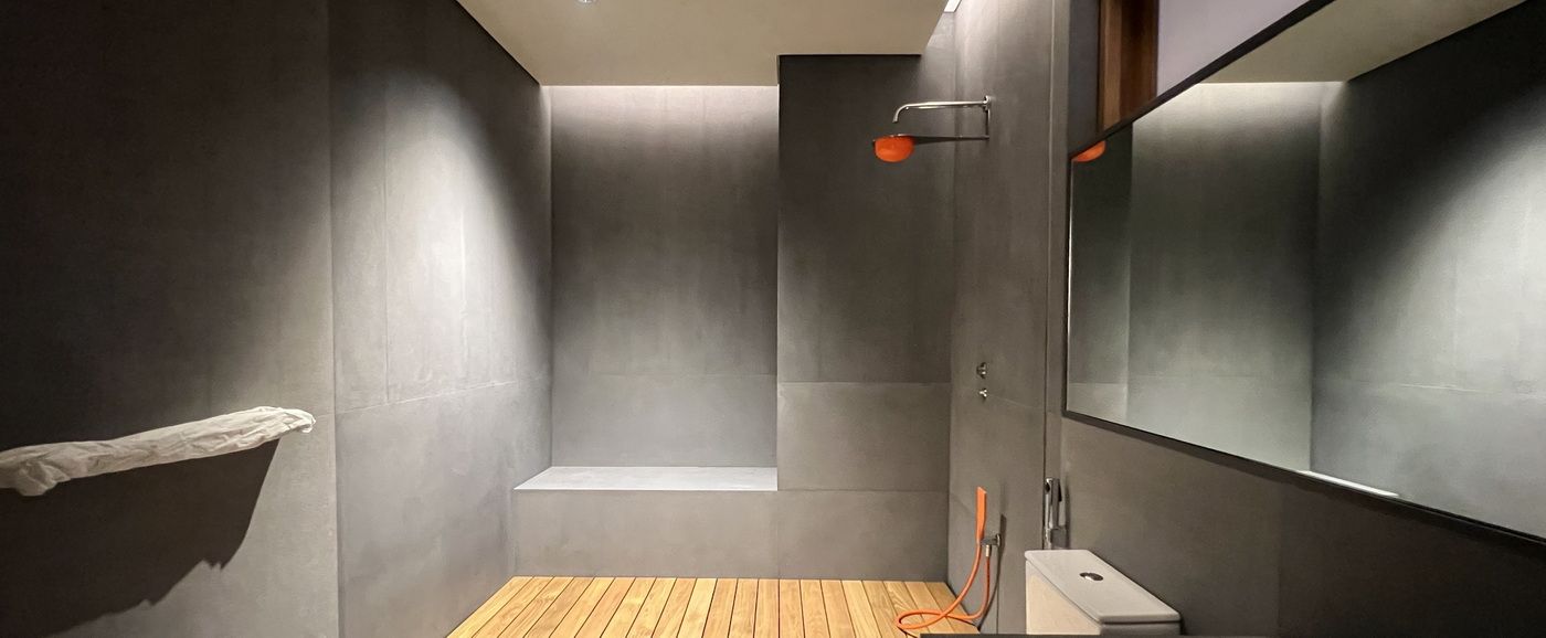 Windshell Narathiwat Pure Black bathroom